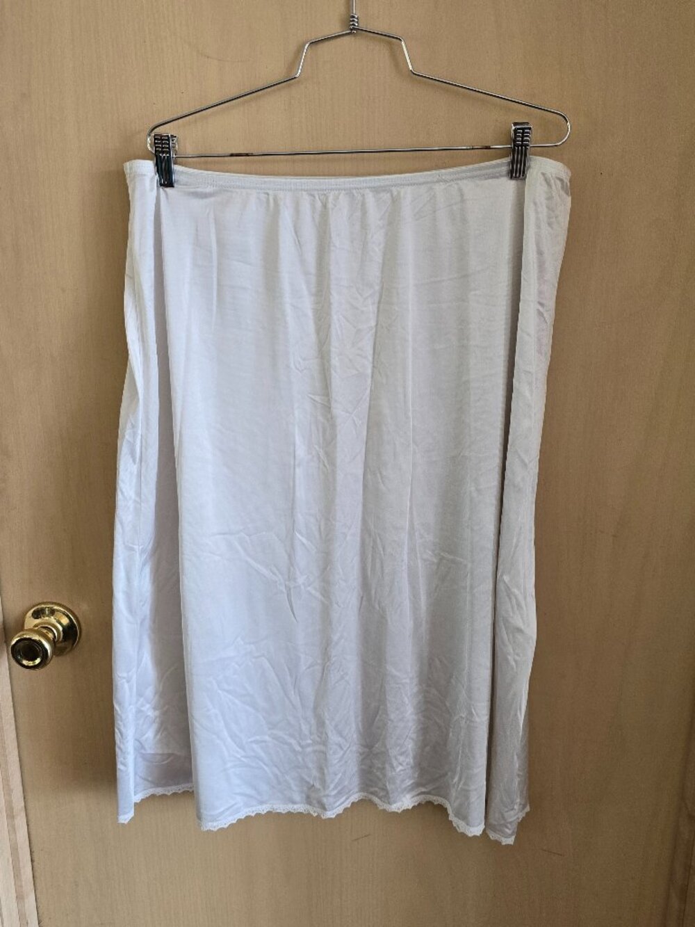 Laqdies size 18/20 White Nylon Half Slip 28" Long with Lace Trim